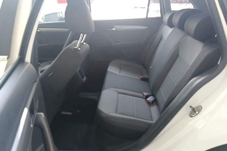 Used Volkswagen Gran Lavida 2013 1.6L Automatic Fashion Model Left Rear Seat