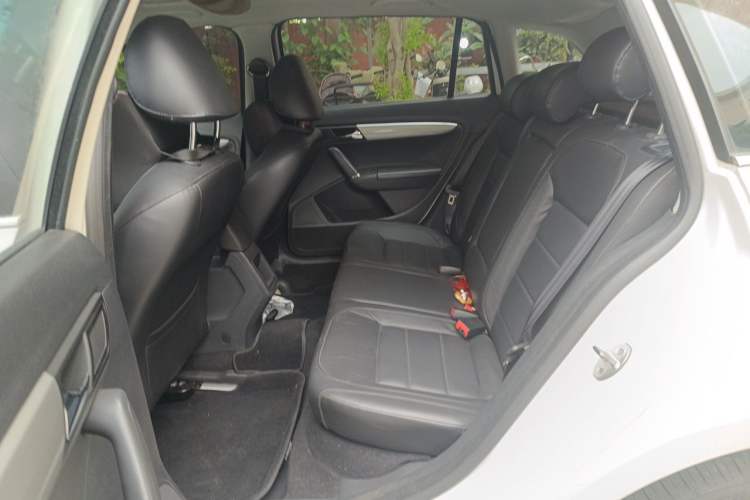 Used Volkswagen Gran Lavida 2013 1.4 TSI Manual Comfort Model Left Rear Seat