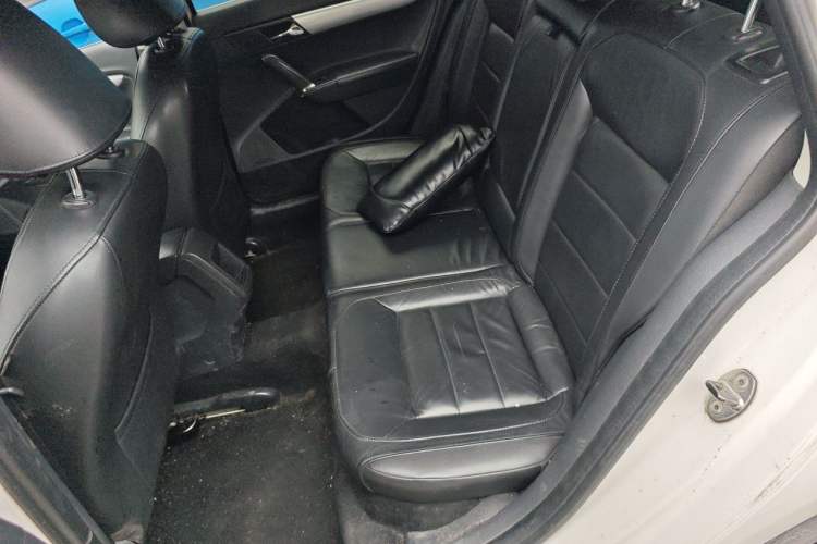 Used Volkswagen Gran Lavida 2013 1.4 TSI Automatic Comfort Model Left Rear Seat