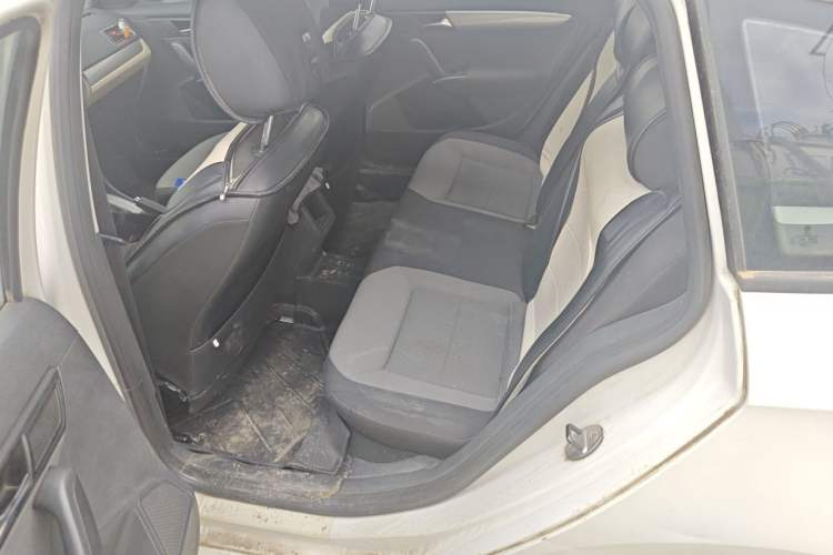 Used Volkswagen Gran Lavida 2013 1.6L Automatic Fashion Model Left Rear Seat