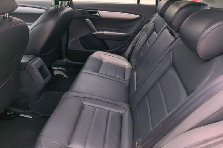 Used Volkswagen Gran Lavida 2013 1.4 TSI Automatic Comfort Model Left Rear Seat