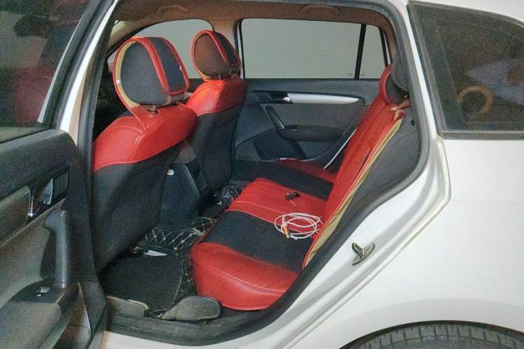 Used Volkswagen Gran Lavida 2013 1.6L Automatic Fashion Model Left Rear Seat