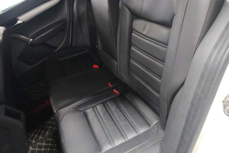Used Volkswagen Gran Lavida 2013 1.4 TSI Automatic Luxury Model Left Rear Seat