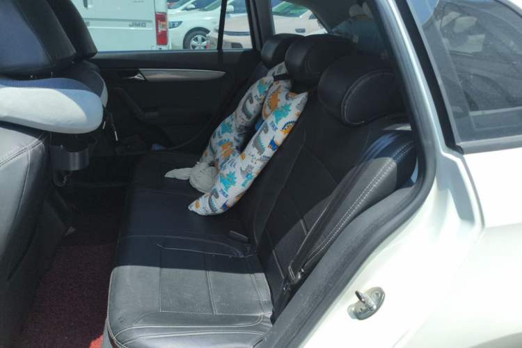 Used Volkswagen Gran Lavida 2013 1.6L Automatic Fashion Model Left Rear Seat