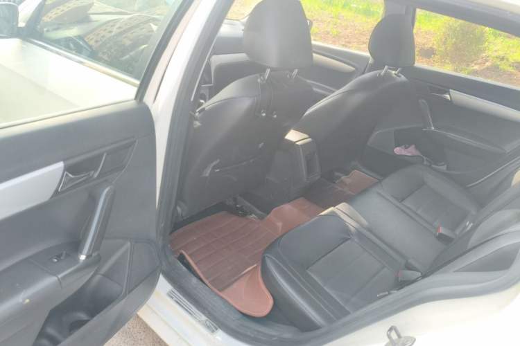 Used Volkswagen Gran Lavida 2013 1.4 TSI Automatic Comfort Model Left Rear Seat