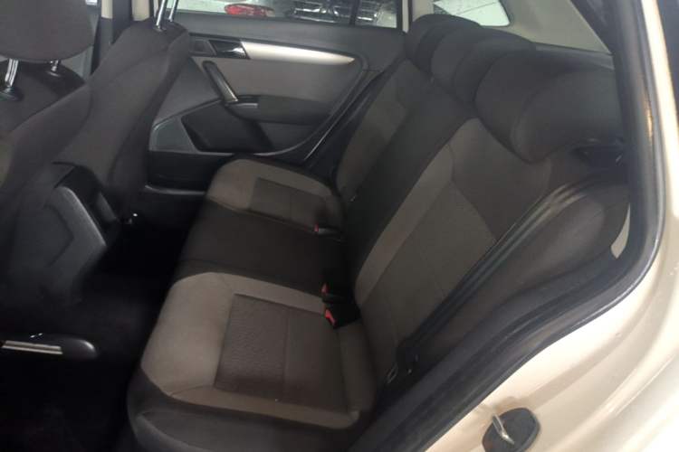 Used Volkswagen Gran Lavida 2013 1.6L Manual Fashion Model Left Rear Seat