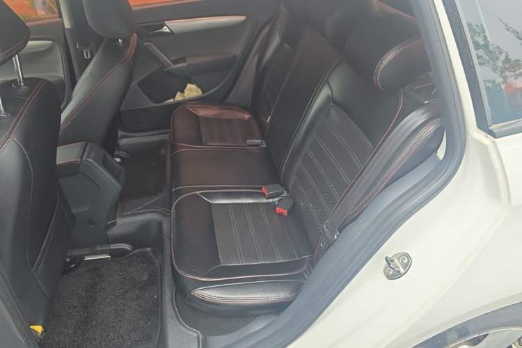 Used Volkswagen Gran Lavida 2013 1.6L Manual Fashion Model Left Rear Seat