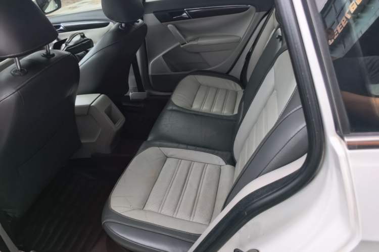 Used Volkswagen Gran Lavida 2013 1.6L Automatic Luxury Model Left Rear Seat