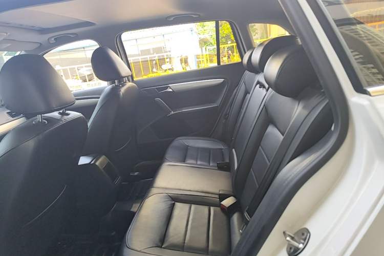 Used Volkswagen Gran Lavida 2013 1.4 TSI Automatic Comfort Model Left Rear Seat