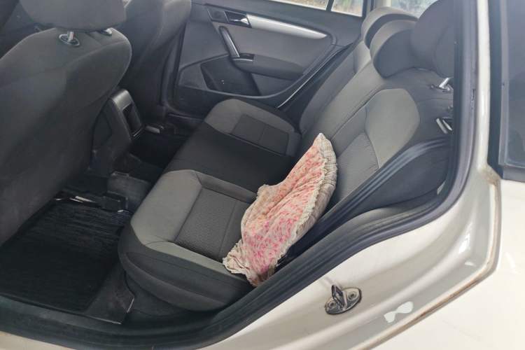 Used Volkswagen Gran Lavida 2013 1.6L Automatic Fashion Model Left Rear Seat