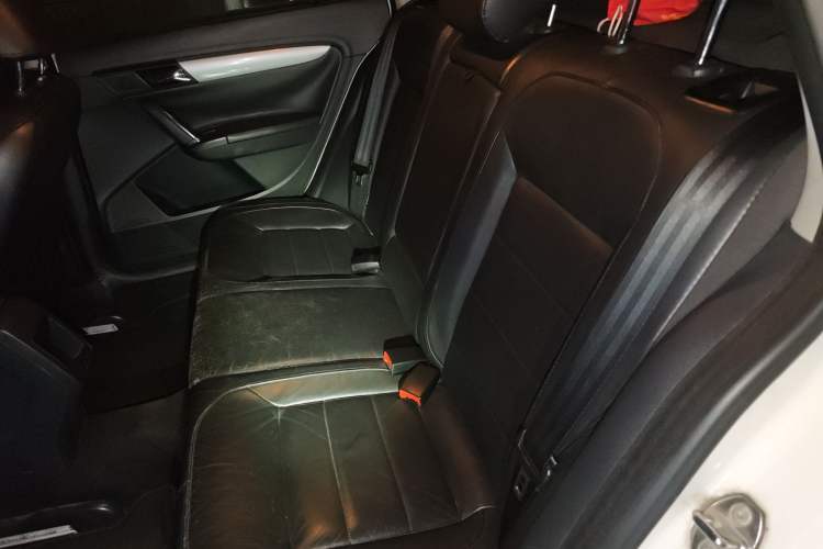 Used Volkswagen Gran Lavida 2013 1.4 TSI Automatic Comfort Model Left Rear Seat
