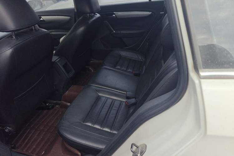 Used Volkswagen Gran Lavida 2013 1.4 TSI Automatic Comfort Model Left Rear Seat