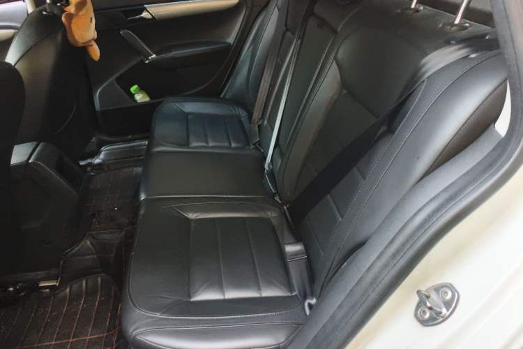 Used Volkswagen Gran Lavida 2013 1.6L Automatic Fashion Model Left Rear Seat