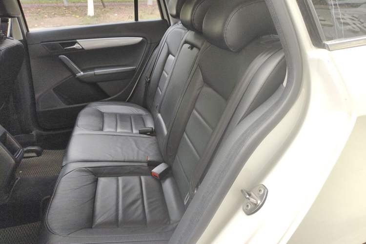 Used Volkswagen Gran Lavida 2013 1.4 TSI Automatic Comfort Model Left Rear Seat