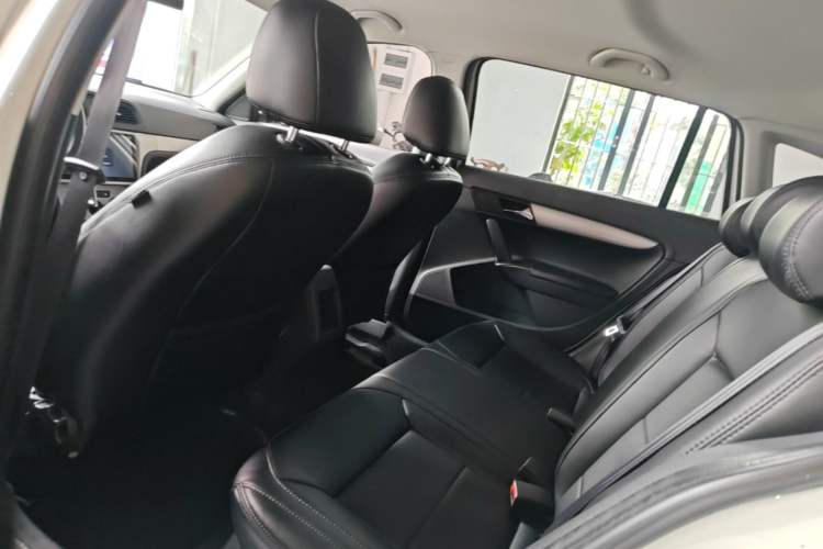 Used Volkswagen Gran Lavida 2013 1.6L Automatic Fashion Model Left Rear Seat