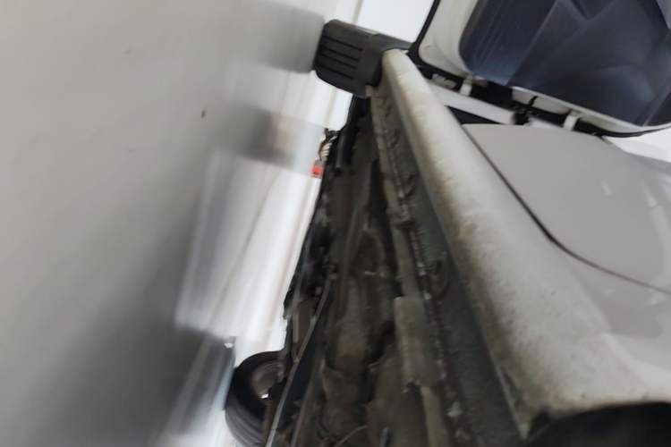 Used Volkswagen Gran Lavida 2013 1.6L Automatic Comfort Model Left Side Sill