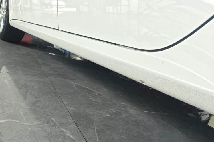 Used Volkswagen Gran Lavida 2013 1.6L Automatic Comfort Model Left Side Sill