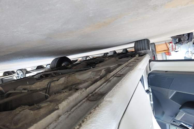 Used Volkswagen Gran Lavida 2013 1.6L Automatic Fashion Model Left Side Sill