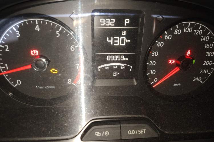 Used Volkswagen Gran Lavida 2013 1.6L Automatic Fashion Model Odometer Close Up