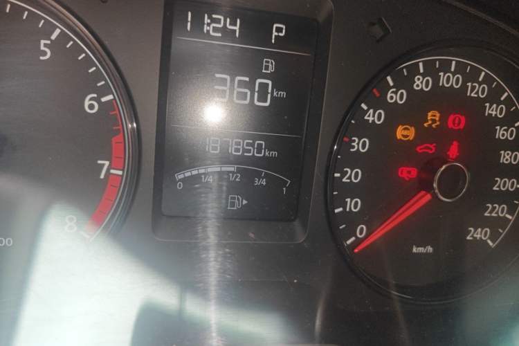 Used Volkswagen Gran Lavida 2013 1.6L Automatic Fashion Model Odometer Close Up