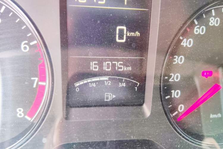 Used Volkswagen Gran Lavida 2013 1.6L Automatic Fashion Model Odometer Close Up