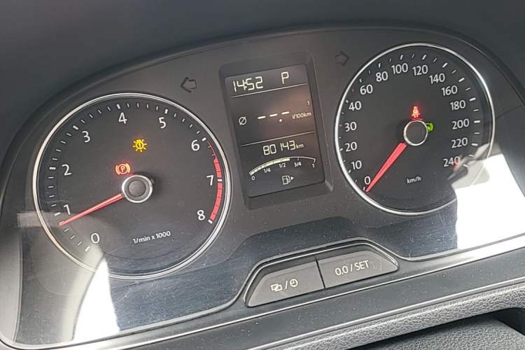 Used Volkswagen Gran Lavida 2013 1.6L Automatic Comfort Model Odometer Close Up