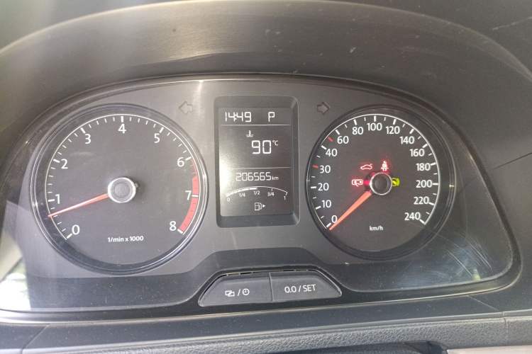 Used Volkswagen Gran Lavida 2013 1.6L Automatic Fashion Model Odometer Close Up