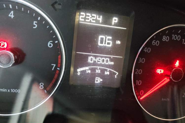Used Volkswagen Gran Lavida 2013 1.6L Automatic Comfort Model Odometer Close Up