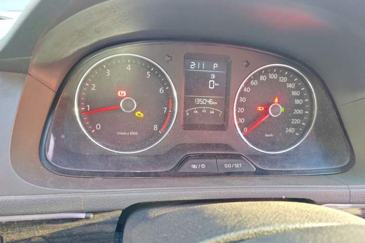 Used Volkswagen Gran Lavida 2013 1.6L Automatic Comfort Model Odometer Close Up
