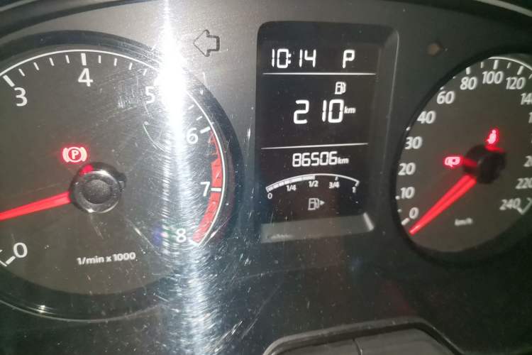 Used Volkswagen Gran Lavida 2013 1.6L Automatic Fashion Model Odometer Close Up