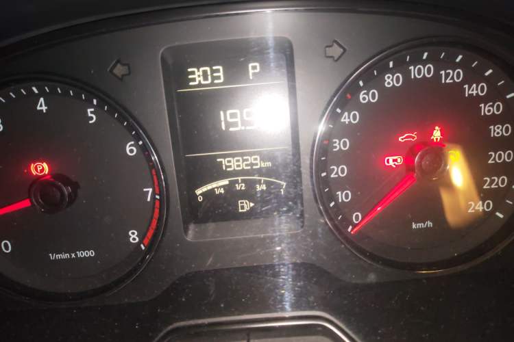 Used Volkswagen Gran Lavida 2013 1.4 TSI Automatic Luxury Model Odometer Close Up