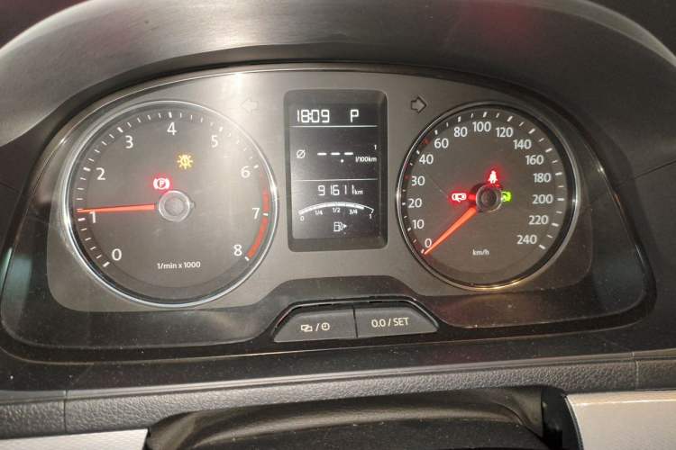 Used Volkswagen Gran Lavida 2013 1.6L Automatic Comfort Model Odometer Close Up