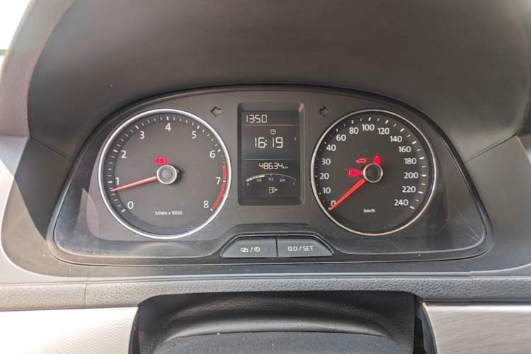 Used Volkswagen Gran Lavida 2013 1.6L Manual Comfort Model Odometer Close Up