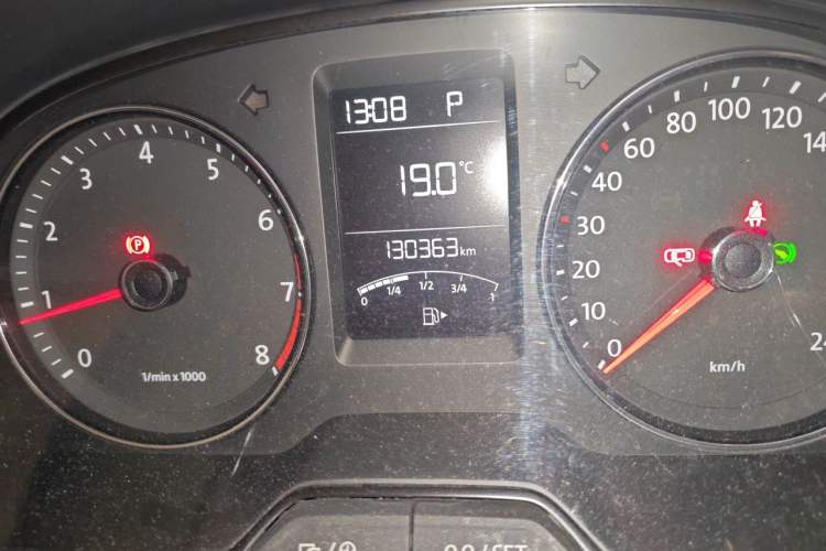 Used Volkswagen Gran Lavida 2013 1.6L Automatic Comfort Model Odometer Close Up