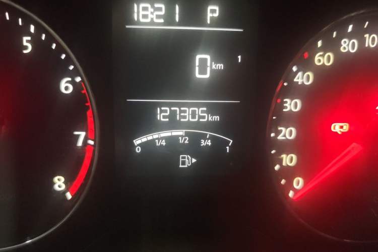 Used Volkswagen Gran Lavida 2013 1.6L Automatic Comfort Model Odometer Close Up
