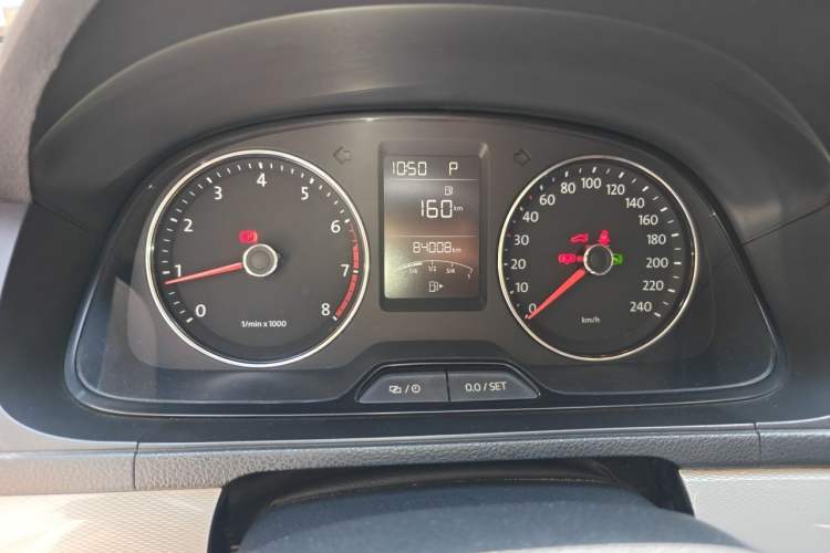 Used Volkswagen Gran Lavida 2013 1.4 TSI Automatic Comfort Model Odometer Close Up