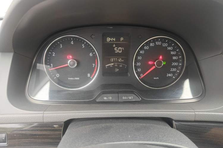 Used Volkswagen Gran Lavida 2013 1.6L Automatic Comfort Model Odometer Close Up