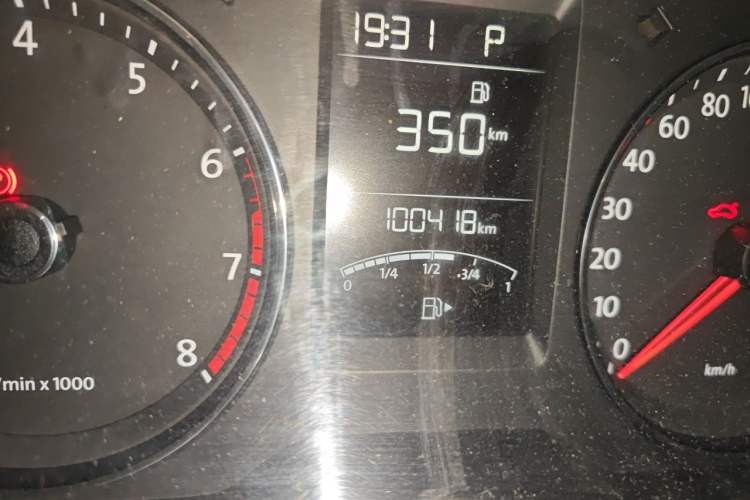 Used Volkswagen Gran Lavida 2013 1.6L Automatic Comfort Model Odometer Close Up