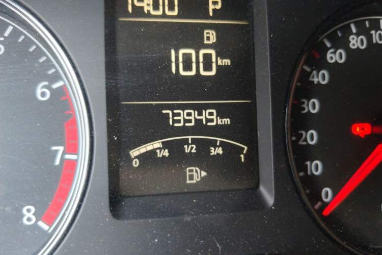 Used Volkswagen Gran Lavida 2013 1.6L Automatic Fashion Model Odometer Close Up