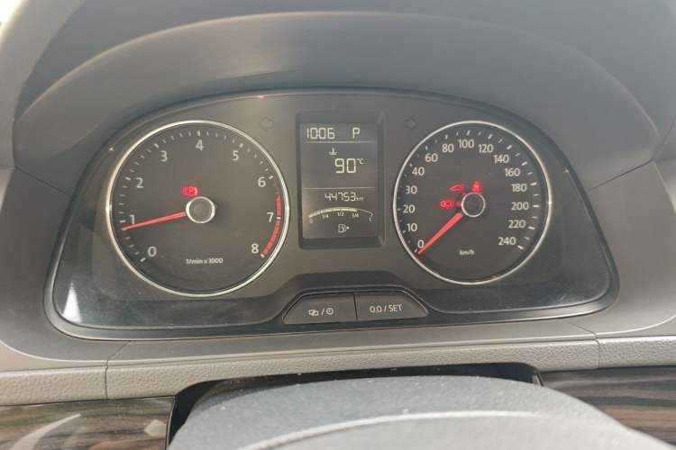 Used Volkswagen Gran Lavida 2013 1.4 TSI Automatic Comfort Model Odometer Close Up