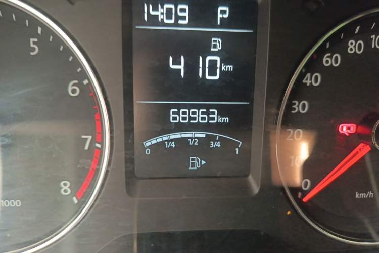 Used Volkswagen Gran Lavida 2013 1.6L Automatic Comfort Model Odometer Close Up