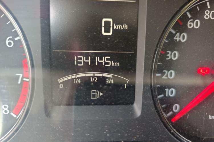Used Volkswagen Gran Lavida 2013 1.6L Automatic Fashion Model Odometer Close Up