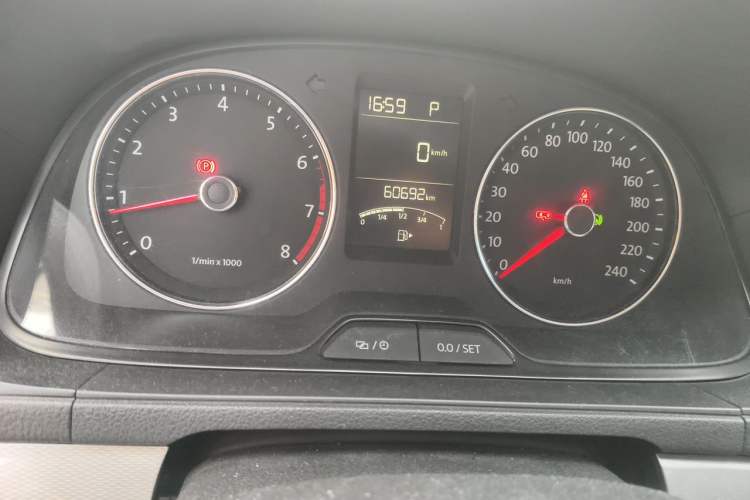 Used Volkswagen Gran Lavida 2013 1.6L Automatic Comfort Model Odometer Close Up