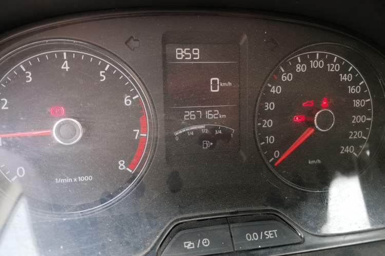 Used Volkswagen Gran Lavida 2013 1.6L Manual Fashion Model Odometer Close Up