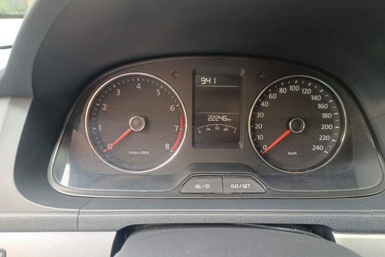 Used Volkswagen Gran Lavida 2013 1.4 TSI Manual Comfort Model Odometer Close Up