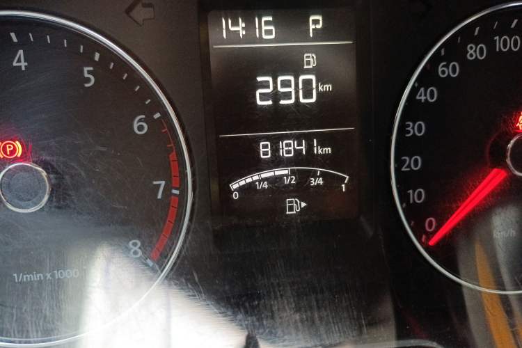 Used Volkswagen Gran Lavida 2013 1.4 TSI Automatic Comfort Model Odometer Close Up