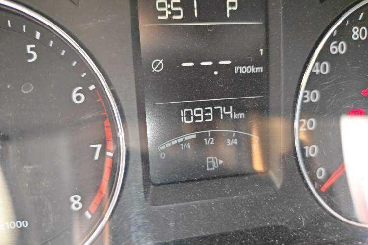 Used Volkswagen Gran Lavida 2013 1.6L Automatic Comfort Model Odometer Close Up