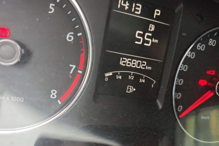 Used Volkswagen Gran Lavida 2013 1.4 TSI Automatic Comfort Model Odometer Close Up