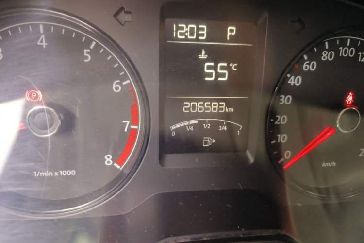 Used Volkswagen Gran Lavida 2013 1.6L Automatic Fashion Model Odometer Close Up