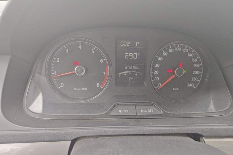 Used Volkswagen Gran Lavida 2013 1.6L Automatic Fashion Model Odometer Close Up